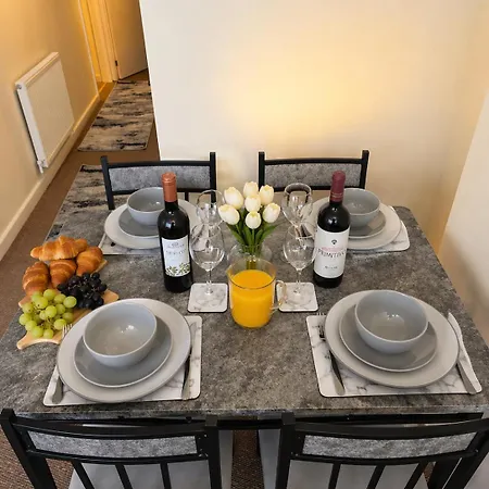 Modern 2br Retreat For Relocations Manchester