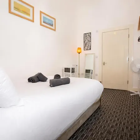 Prime Salford 1br • Free Parking • Access *