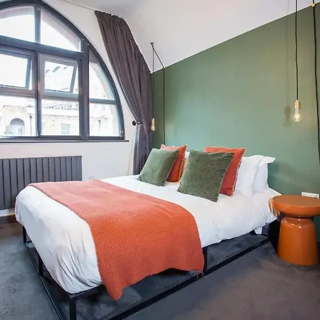 Апартаменты Stay Awhile - Spacious 2-Bed Duplex Nq - Bts 4 *