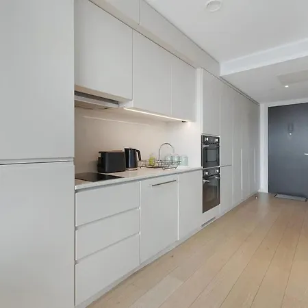Stylish With Wi-fi And Shared Facilities *