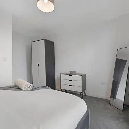 New 2br In Kinetic, Talbot Road Apartment