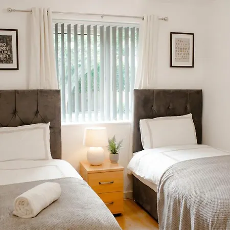 Boutique Two-bedroom Near Old Trafford, Sleeps Six, Free Parking Daire Manchester