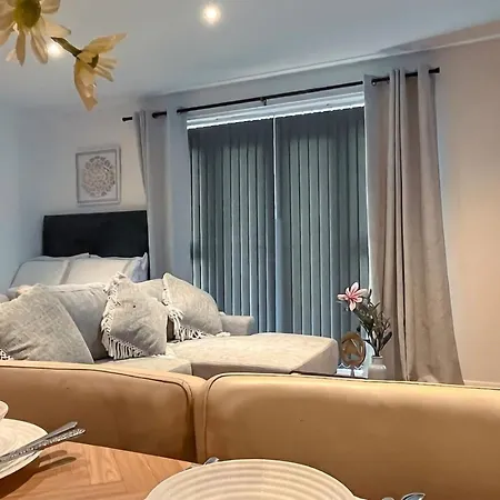 Boutique Two-bedroom Near Old Trafford, Sleeps Six, Free Parking Manchester