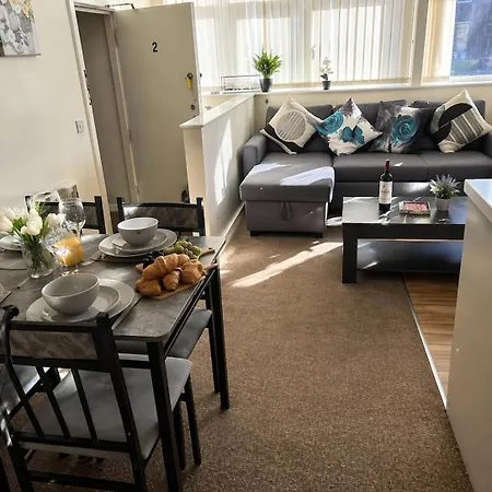 Modern 2br Retreat For Relocations *