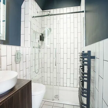 Stay Awhile - Spacious 2-Bed Duplex Nq - Bts 4 Манчестер