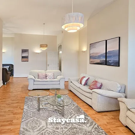 Whalley Range Hideaway 7mins To With Parking Apartment