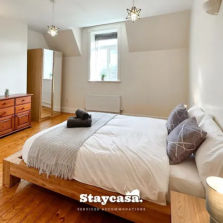 Daire Whalley Range Hideaway 7mins To With Parking