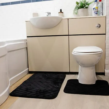 Boutique Two-bedroom Near Old Trafford, Sleeps Six, Free Parking Daire *