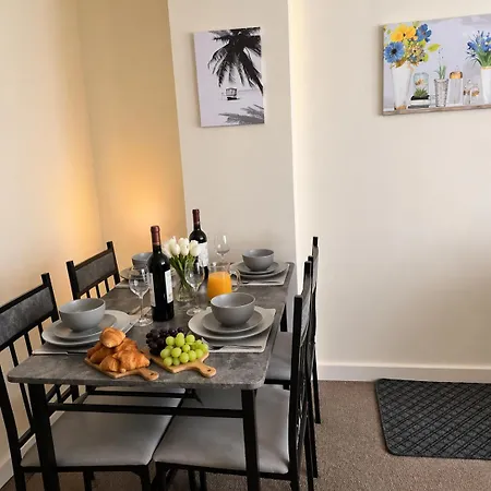 Modern 2br Retreat For Relocations *