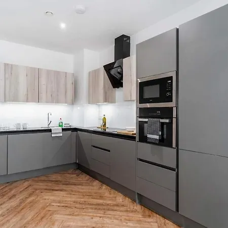 Modern 3bed Flat In W Security *