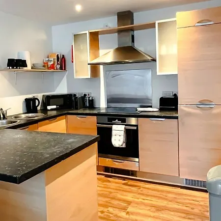 Boutique Two-bedroom Near Old Trafford, Sleeps Six, Free Parking Апартаменты Манчестер