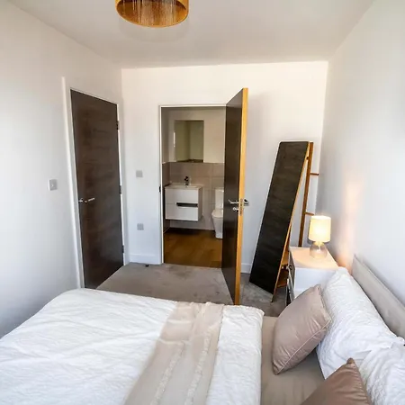 Zeni Alexandra Rise Two Bed Flat * Manchester