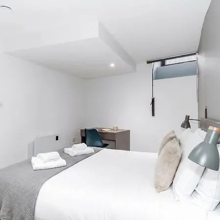 Modern 3bed Flat In W Security *
