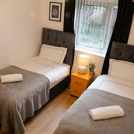Boutique Two-bedroom Near Old Trafford, Sleeps Six, Free Parking