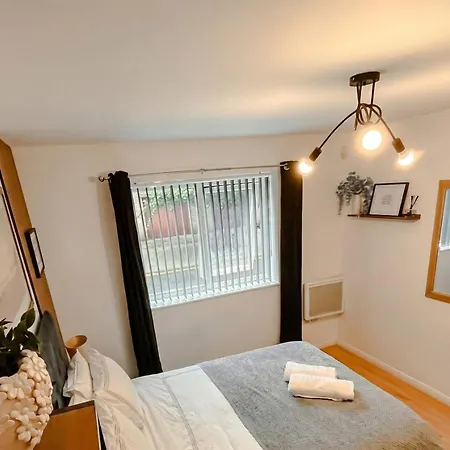 Boutique Two-bedroom Near Old Trafford, Sleeps Six, Free Parking