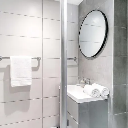 Modern 3bed Flat In W Security Lägenhet *