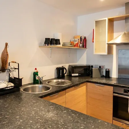 Daire Boutique Two-bedroom Near Old Trafford, Sleeps Six, Free Parking Manchester
