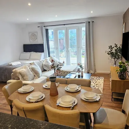Boutique Two-bedroom Near Old Trafford, Sleeps Six, Free Parking Manchester