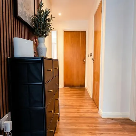 Boutique Two-bedroom Near Old Trafford, Sleeps Six, Free Parking Daire Manchester
