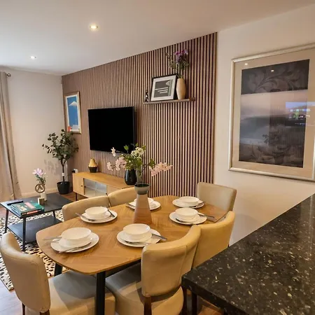 Boutique Two-bedroom Near Old Trafford, Sleeps Six, Free Parking Daire Manchester