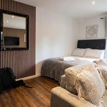 Daire Boutique Two-bedroom Near Old Trafford, Sleeps Six, Free Parking Manchester