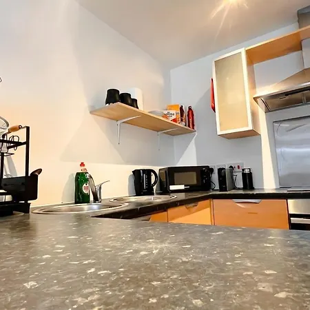 Boutique Two-bedroom Near Old Trafford, Sleeps Six, Free Parking Daire *
