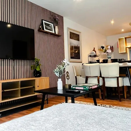 Boutique Two-bedroom Near Old Trafford, Sleeps Six, Free Parking