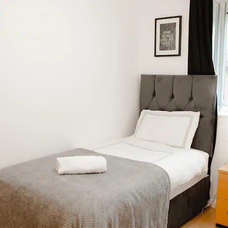 Daire Boutique Two-bedroom Near Old Trafford, Sleeps Six, Free Parking Manchester