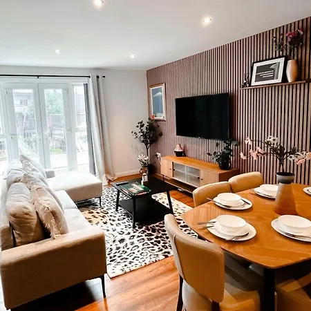 Boutique Two-bedroom Near Old Trafford, Sleeps Six, Free Parking * Manchester