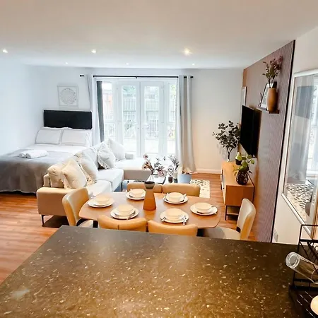 Boutique Two-bedroom Near Old Trafford, Sleeps Six, Free Parking Daire Manchester