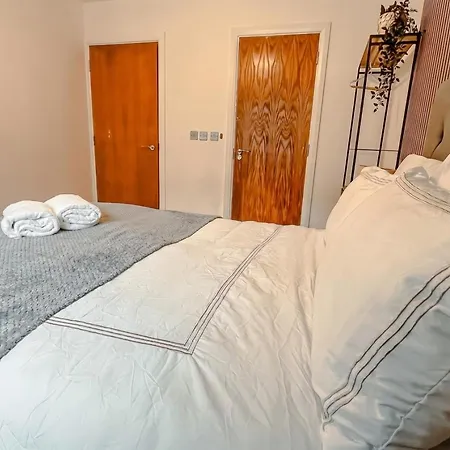Boutique Two-bedroom Near Old Trafford, Sleeps Six, Free Parking Daire Manchester