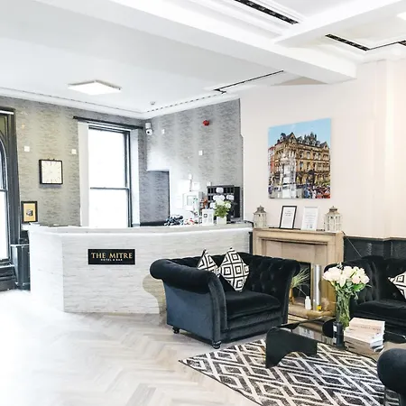 Mitre Centre מלון 3*