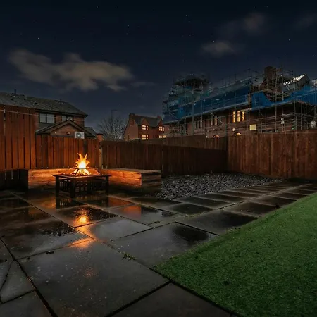 Modern Centre 3bd - Fire Pit - Free Parking * مانشستر