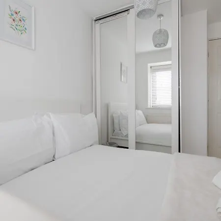 펜션 Modern Centre 3bd - Fire Pit - Free Parking