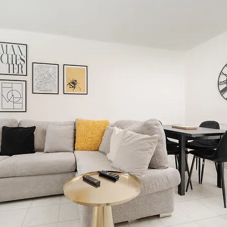 Modern Centre 3bd - Fire Pit - Free Parking Tatil Evi *