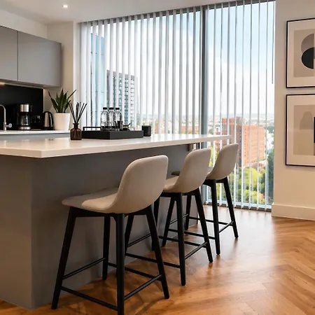 Luxury Deansgate 2Br Apartment With City Views Sleeps 4 Long-Stay Disc Available * Manchester