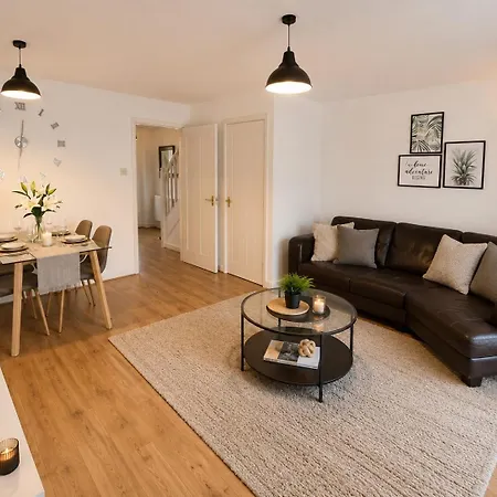 Convenient Centre 3bd With Free Parking