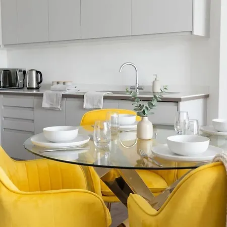 Contemporary 1 Bedroom In Centre