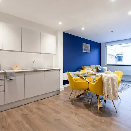Contemporary 1 Bedroom In Centre شقة *