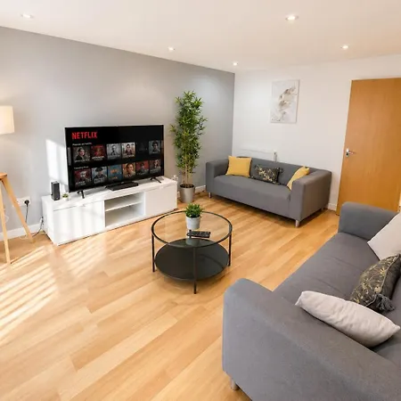 Large 5-bed Centre Townhouse With Secure Parking