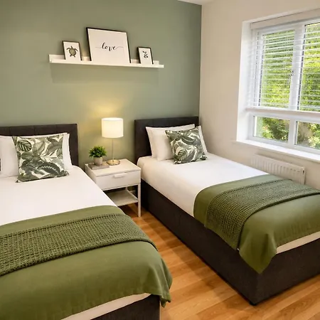 Tatil Evi Large 5-bed Centre Townhouse With Secure Parking Manchester