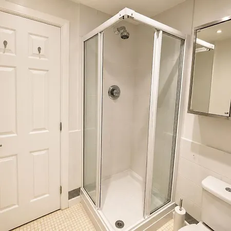 Large 5-bed Centre Townhouse With Secure Parking *