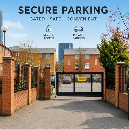 Large 5-bed Centre Townhouse With Secure Parking * Manchester