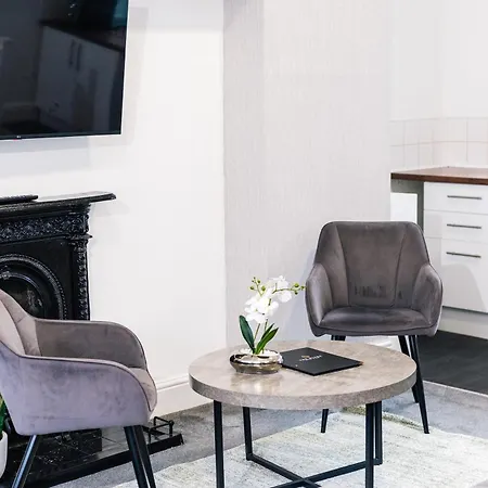 Mitre Centre מלון 3*