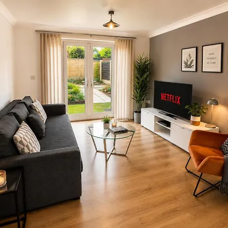 Spacious 3-bedroom House With 5 Beds And Sofa-bed * Manchester