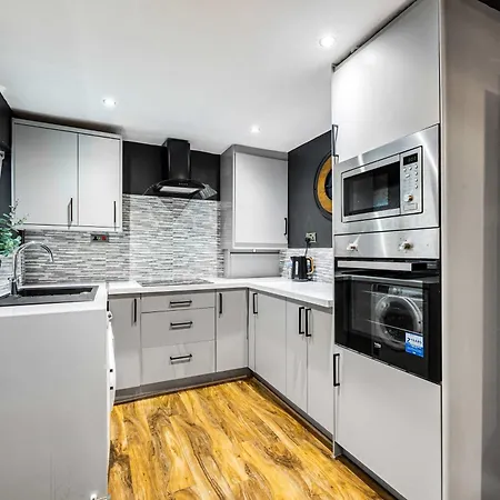 Дом отдыха 3 Bedroom Close To Mcr Centre *