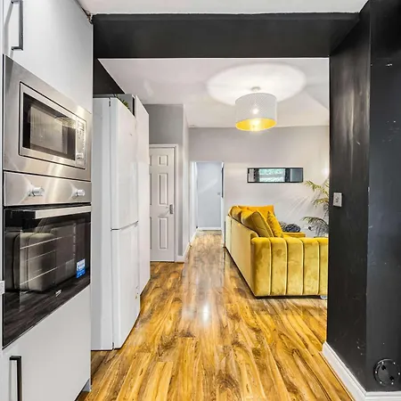 3 Bedroom Close To Mcr Centre Манчестер