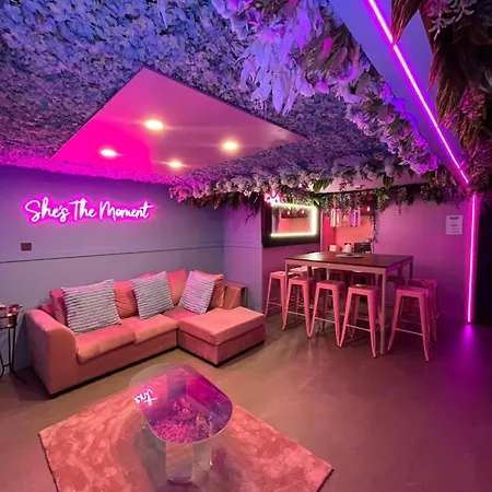 Appartamento Manchester's Only Themed Slumber Party For 8 With Makeup Manchester