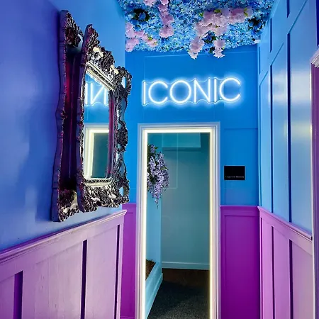 Manchester's Only Themed Slumber Party For 8 With Makeup Appartamento