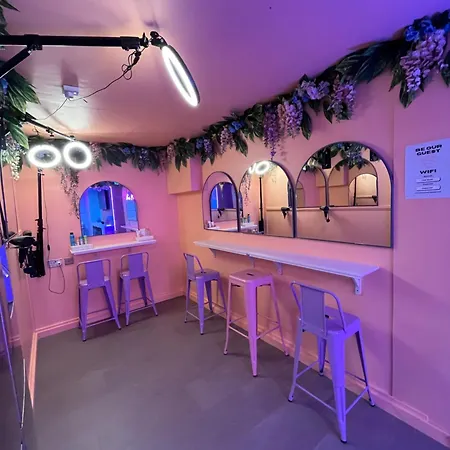 Manchester's Only Themed Slumber Party For 8 With Makeup * Manchester